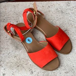 Woman’s low wedge sandal